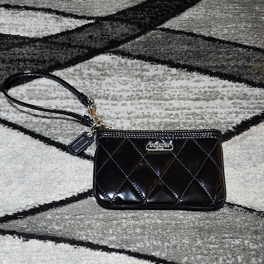 COACH POPPY BLACK GLOSS PATENT LEATHER FULL-ZIP WALLET WRISTLET